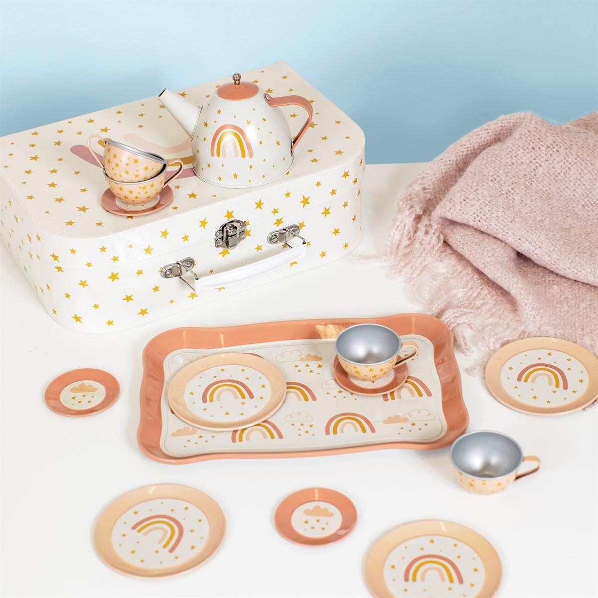 Child deals tea set